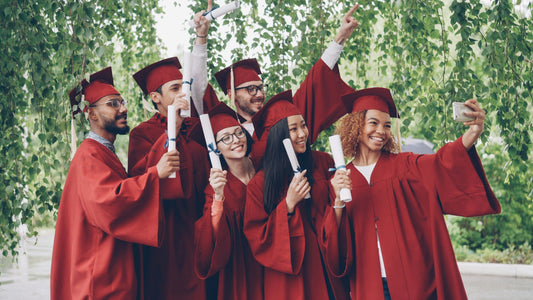 Best Graduation Gifts for Friends: 6 Thoughtful Ideas to Celebrate Their Achievement