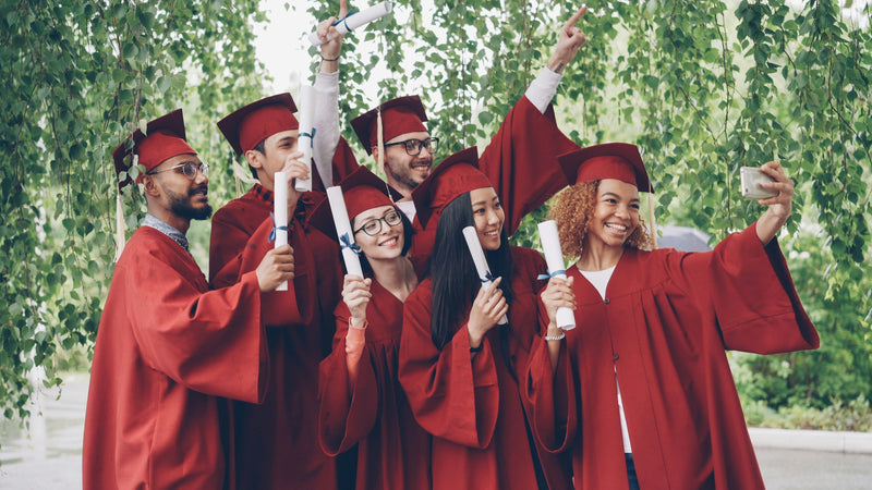 Best Graduation Gifts for Friends: 6 Thoughtful Ideas to Celebrate Their Achievement